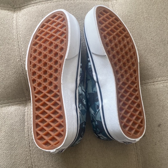 Kids Vans Shoes - Picture 3 of 3